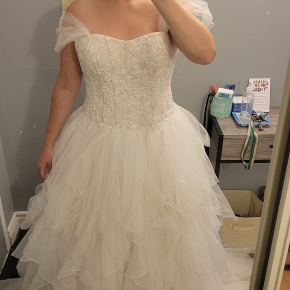 Wedding dress - Picture 3 of 4